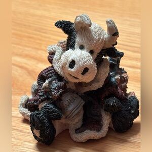 Boyds Bears & Friends "Bessie the Santa Cow" Bearstone figurine